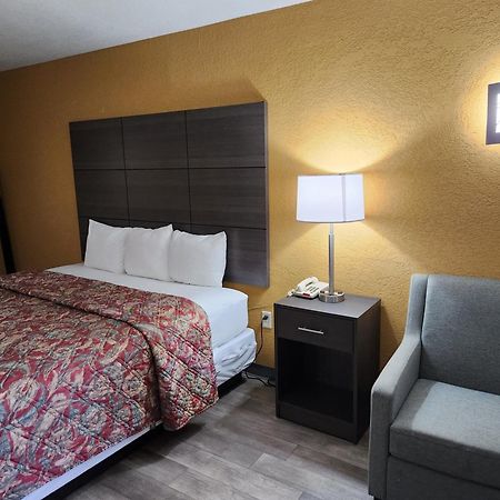 Days Inn By Wyndham Charlotte Northlake Exterior foto