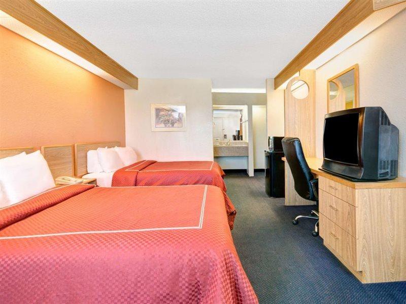 Days Inn By Wyndham Charlotte Northlake Exterior foto