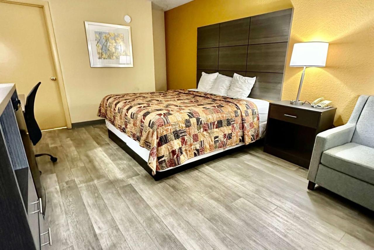 Days Inn By Wyndham Charlotte Northlake Exterior foto